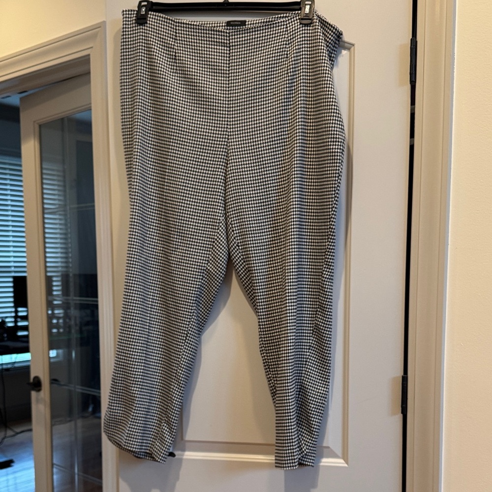 Halogen Woman's Black and White Herringbone-patterned Dress Pants